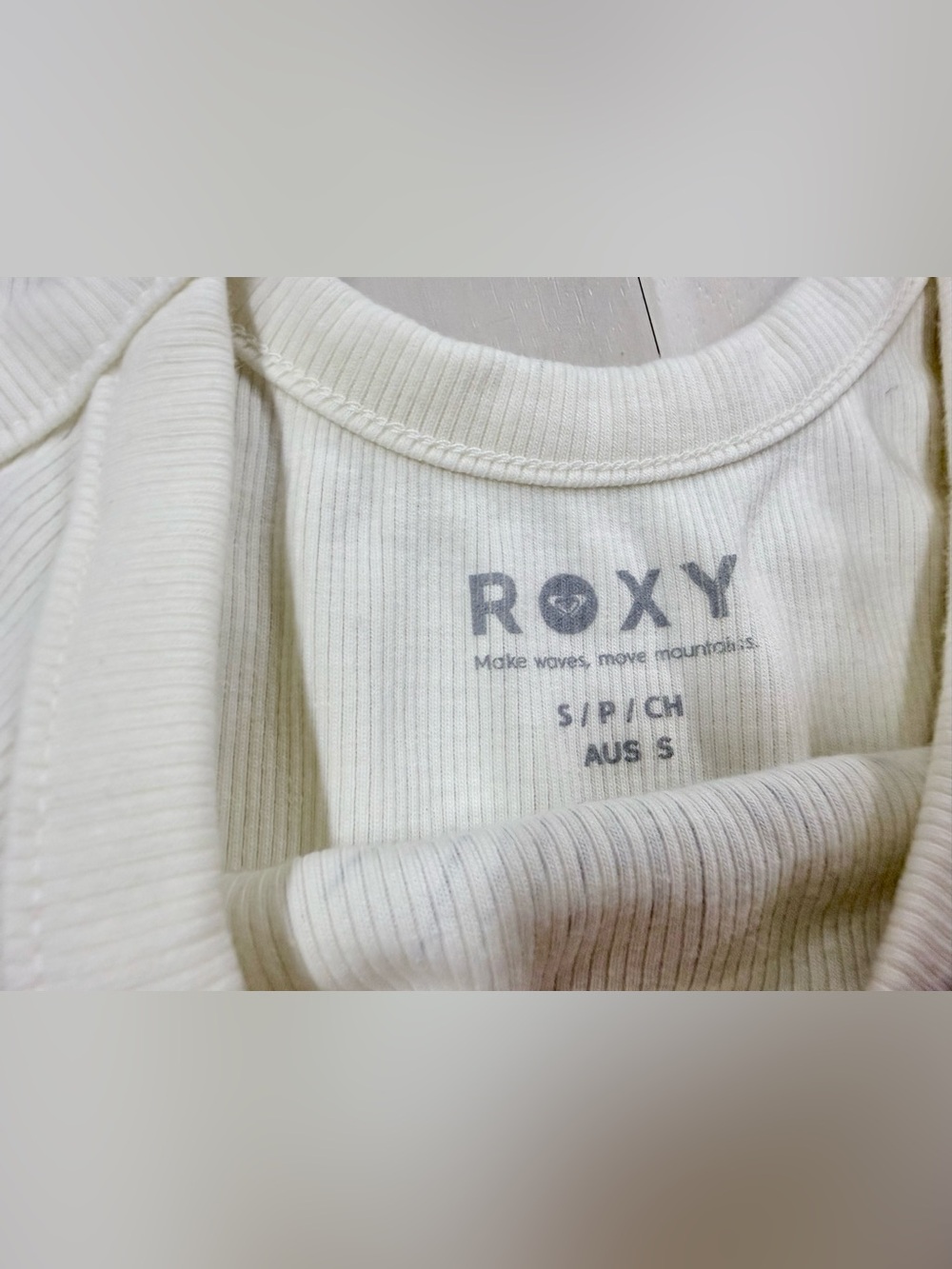 Roxy set of 2 🔥 cropped tanks size small - Picture 4 of 5